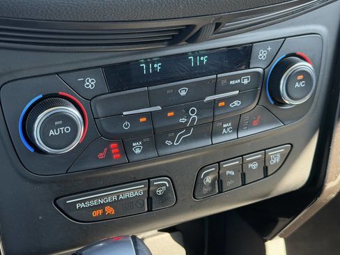 Used 2017 Ford Escape Titanium w/ Equipment Group 301A AWD/4WD image 39