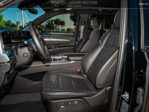 Used 2025 Cadillac Escalade V image 9