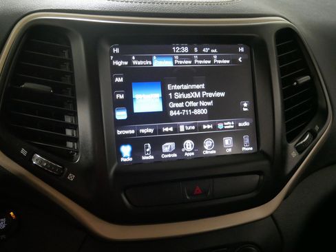 Used 2017 Jeep Cherokee Limited image 22