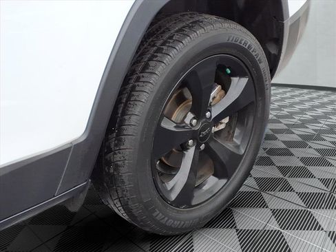 Used 2020 Jeep Cherokee Latitude Plus image 9