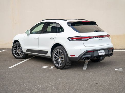 Used 2025 Porsche Macan image 3