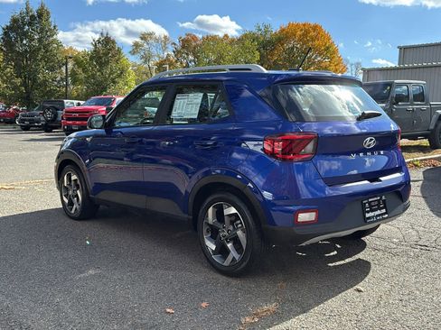 Used 2023 Hyundai Venue SEL image 5