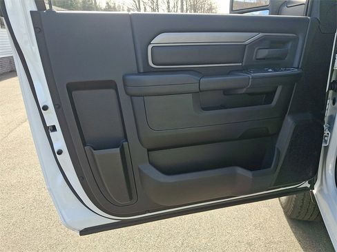 Used 2024 RAM 2500 Tradesman w/ Chrome Appearance Group image 10