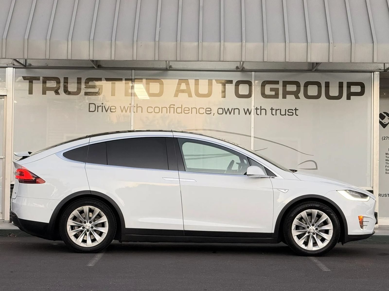 Used 2016 Tesla Model X 75D AWD/4WD image 4