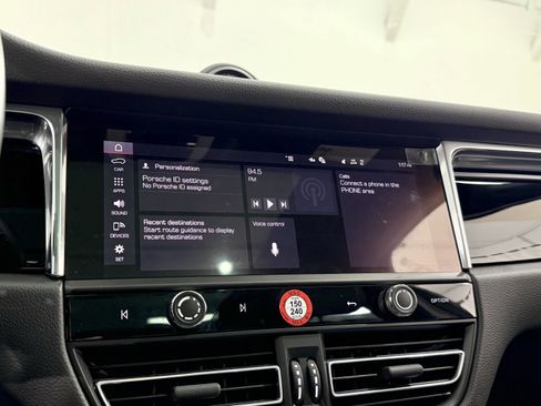 Certified 2025 Porsche Macan image 41