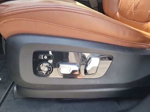 Used 2024 BMW X7 xDrive40i w/ M Sport Package AWD/4WD image 22