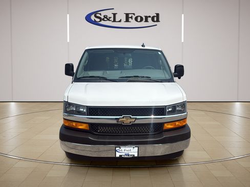 Used 2025 Chevrolet Express 2500 w/ Driver Convenience Package RWD image 12