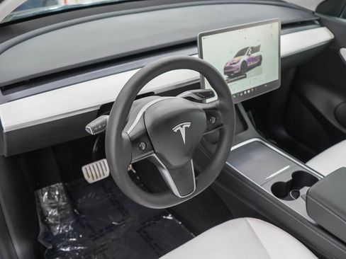 Used 2022 Tesla Model Y Performance AWD/4WD image 22