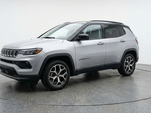 Used 2025 Jeep Compass Limited AWD/4WD image 3