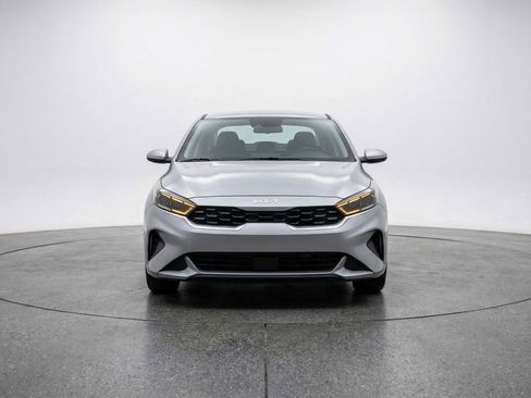 Used 2025 Kia K4 LXS image 2