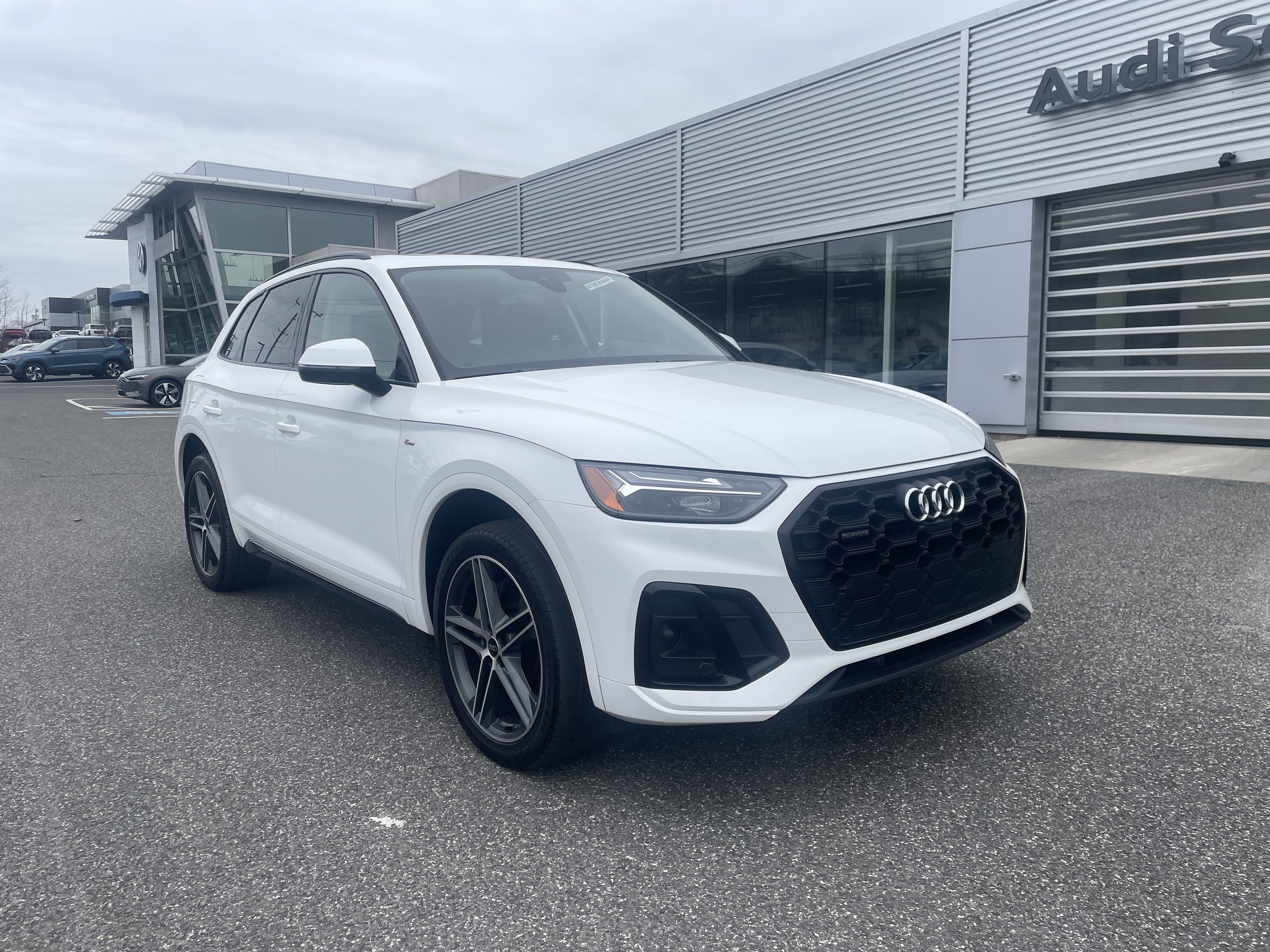 Certified 2023 Audi Q5 e Premium Plus w/ Premium Plus Package AWD/4WD image 1