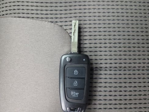 Used 2023 Hyundai Santa Fe SE image 32