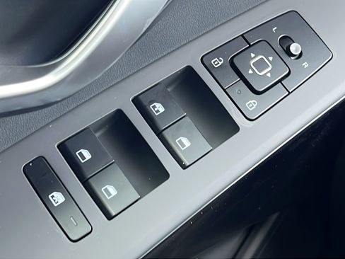 New 2026 Kia Niro LX FWD image 17