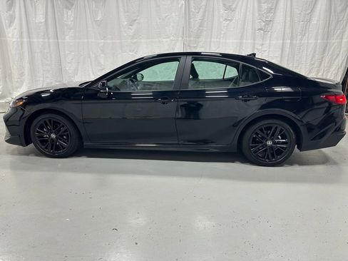 Used 2025 Toyota Camry SE w/ Convenience Package FWD image 4