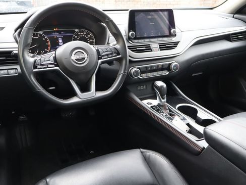 Used 2025 Nissan Altima 2.5 SR FWD image 4