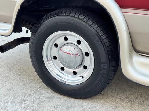 Used 1999 Ford E-250 and Econoline 250 image 27