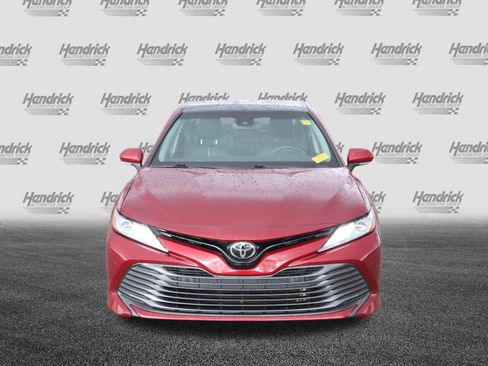 Used 2018 Toyota Camry XLE image 3