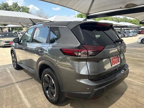 Certified 2024 Nissan Rogue SV FWD image 5