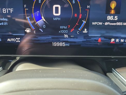 Used 2025 Chevrolet Suburban Z71 AWD/4WD image 32