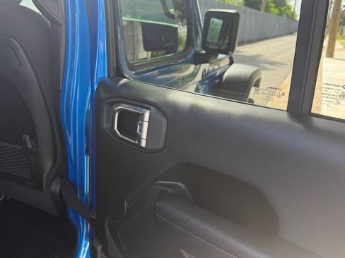 Used 2024 Jeep Wrangler Unlimited Rubicon 4xe AWD/4WD image 29