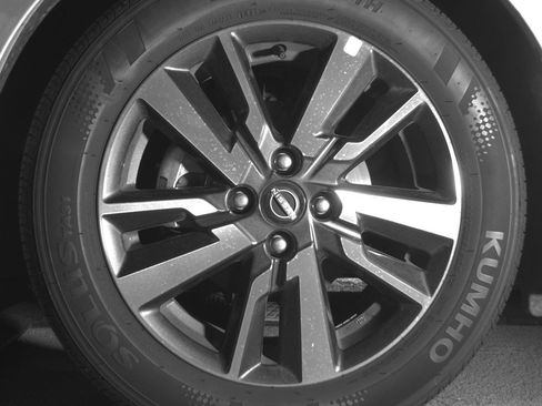 Used 2025 Nissan Versa SV image 12