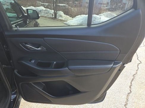 Used 2023 Chevrolet Traverse LT w/ Midnight/Sport Edition image 12