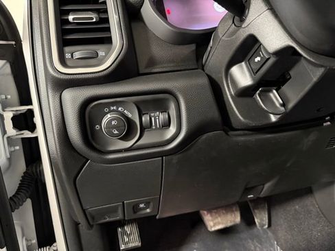 New 2026 RAM 3500 Laramie AWD/4WD image 19