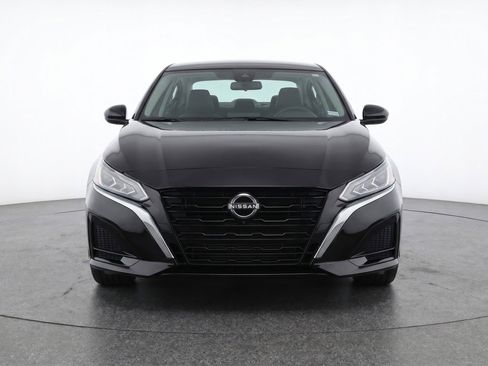 Used 2025 Nissan Altima 2.5 SV FWD image 2