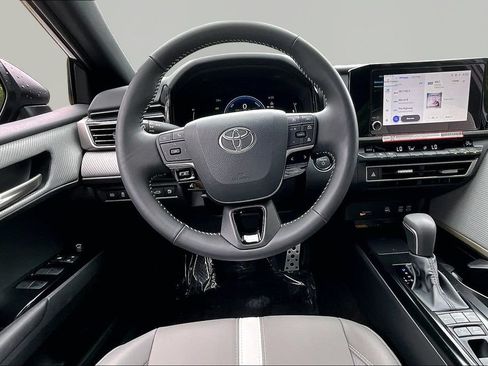 Used 2026 Toyota Camry SE FWD image 9