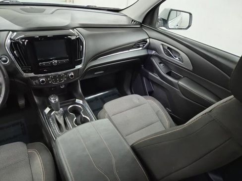 Used 2018 Chevrolet Traverse LT image 12