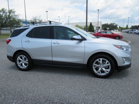 Used 2020 Chevrolet Equinox Premier FWD image 2