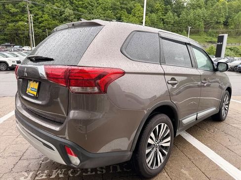 Used 2019 Mitsubishi Outlander AWD image 14