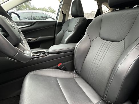 Used 2025 Lexus NX 250 FWD w/ Towing Package (2000 Lbs) image 17