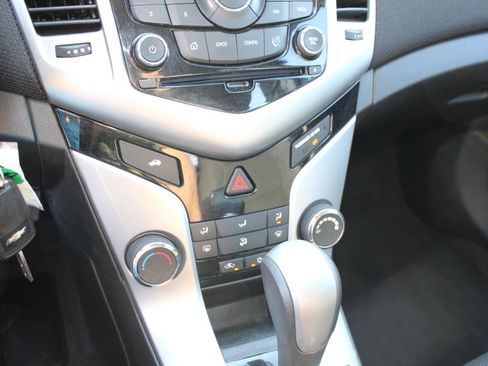 Used 2016 Chevrolet Cruze LT image 17