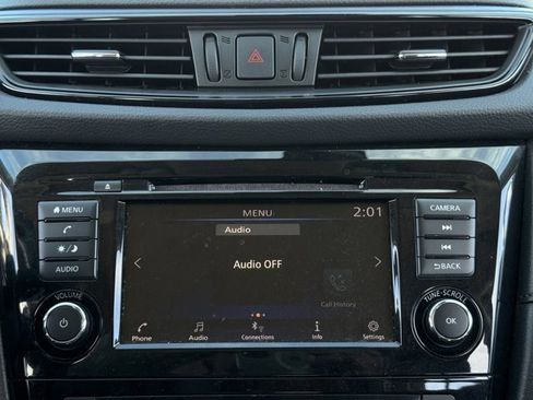 Used 2020 Nissan Rogue SV image 18