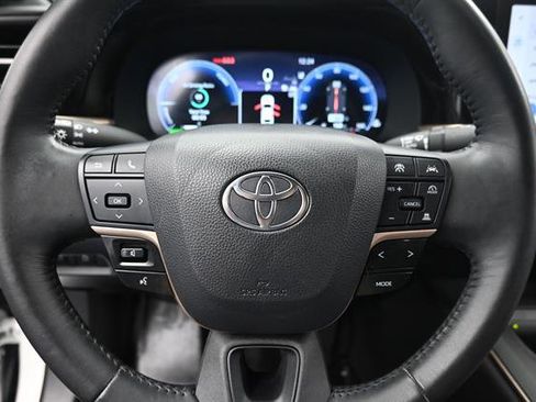 Certified 2023 Toyota Crown AWD/4WD image 9