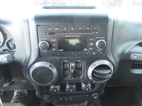 Used 2012 Jeep Wrangler Unlimited Sport image 31