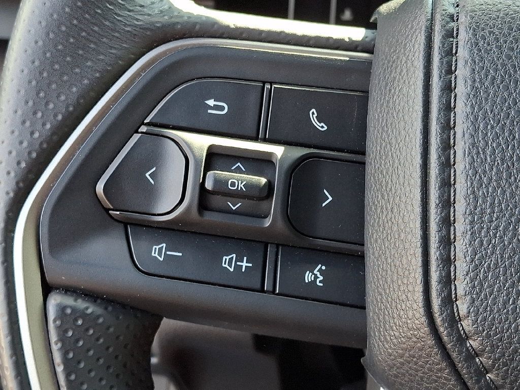 Certified 2025 Toyota 4Runner SR5 AWD/4WD image 23
