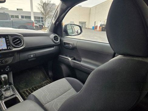 Used 2022 Toyota Tacoma TRD Sport image 19