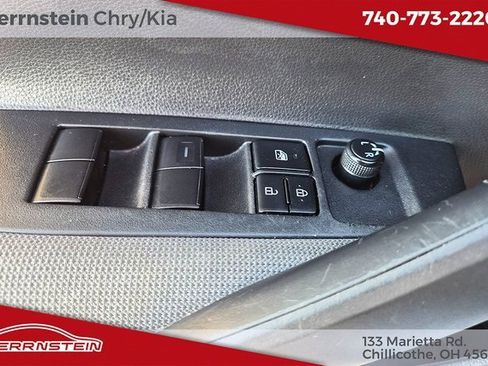 Used 2022 Toyota Corolla LE image 16