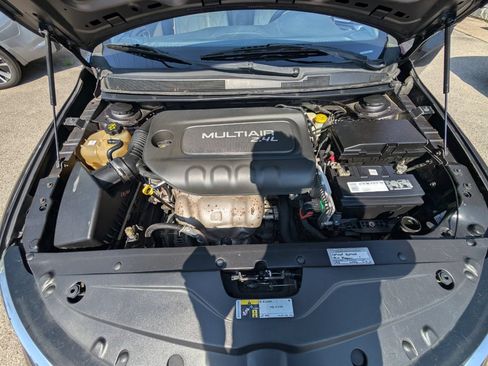 Used 2015 Chrysler 200 Limited w/ Convenience Group FWD image 10