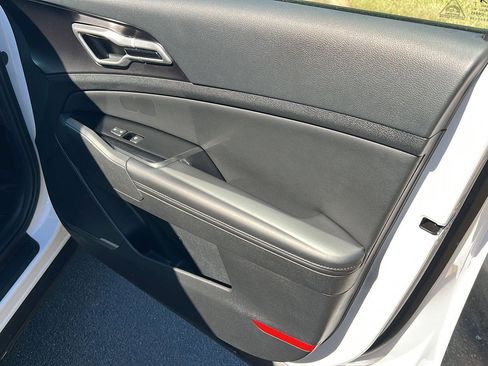 Used 2023 Kia Sportage EX image 14