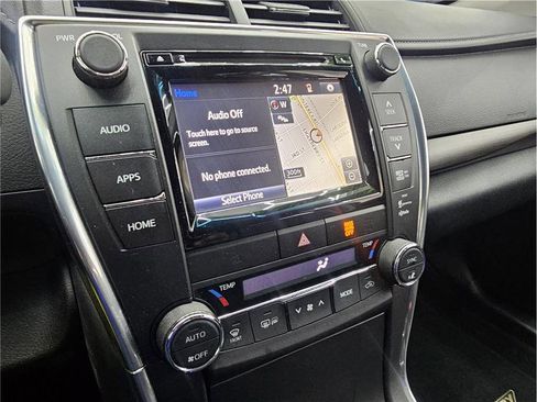 Used 2015 Toyota Camry XLE FWD image 18