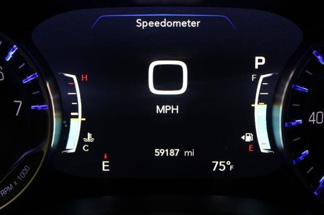 Certified 2025 Chrysler Pacifica Limited FWD image 12