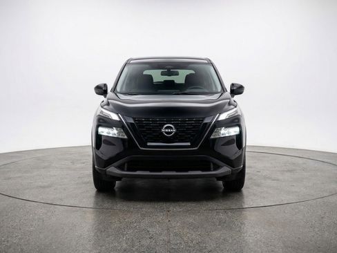 Used 2025 Nissan Rogue SV FWD image 2
