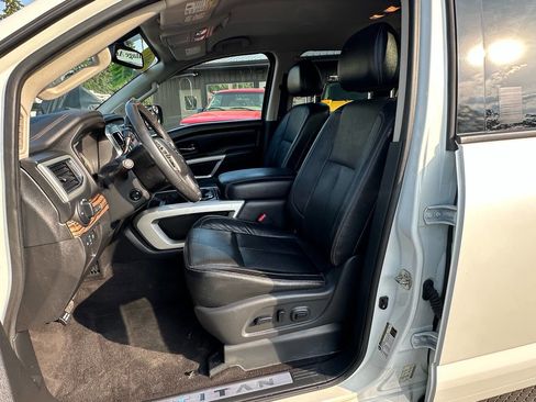 Used 2017 Nissan Titan SL image 11