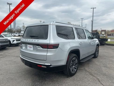 Used 2024 Jeep Wagoneer Series II w/ Flexible Seating Group AWD/4WD image 3