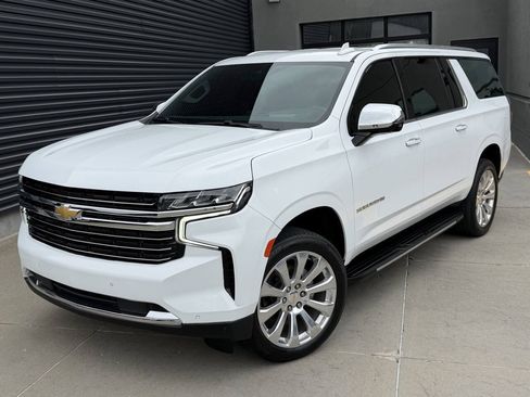 Used 2024 Chevrolet Suburban Premier AWD/4WD image 2