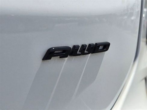 Used 2024 Ford Edge SE w/ Black Appearance Package image 2