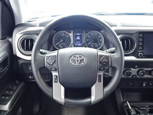 Used 2020 Toyota Tacoma SR5 AWD/4WD image 16